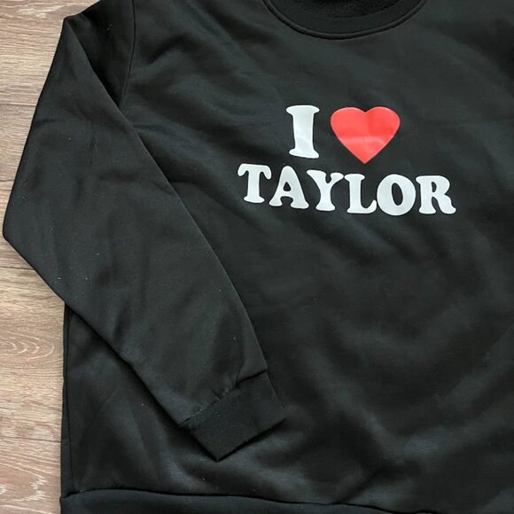 I LOVE TAYLOR Black Long Sleeve Crew Neck Sweatshirt Size XL - Picture 2 of 11